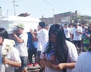 Familiares y amigos dieron último adiós a víctima del ataque armado