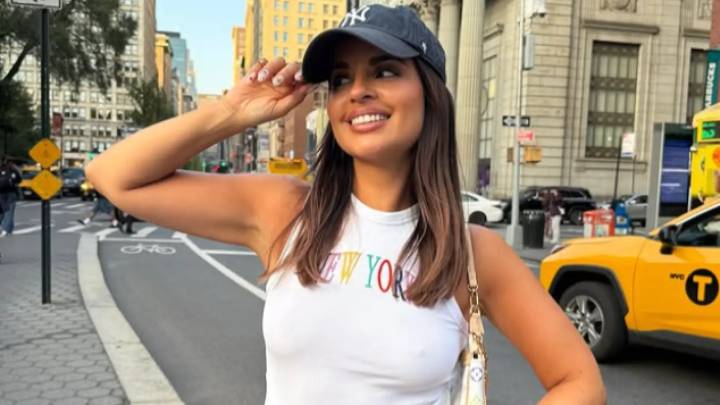 Críticas a Natalia Osona por mostrar a su empleada del hogar ayudándola a montar el árbol de Navidad: "Esta es nuestra realidad"