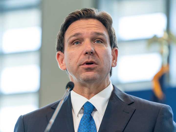 Nuevas leyes entran en vigor el 1 de enero en Florida: reembolsos médicos, seguros para mascotas y redes sociales