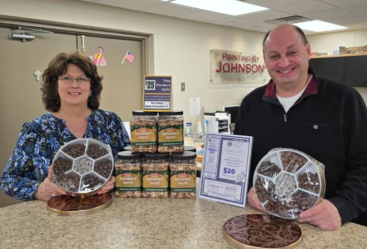 SERVICE CIRCUIT: Clubs bring holiday cheer with variety of efforts