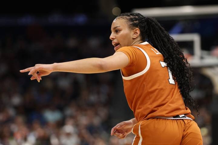 Deadspin | Riding holiday success, Texas climbs to No. 2 in Top 25