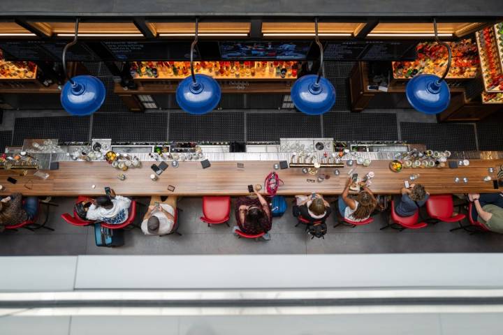 The best U.S. airports for drinking alcohol, ranked