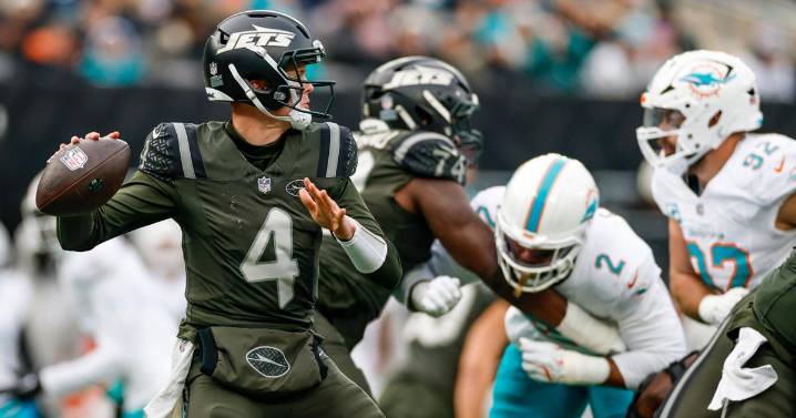 Brady Cook, a St. Louis native and Mizzou grad, makes NFL debut for Jets