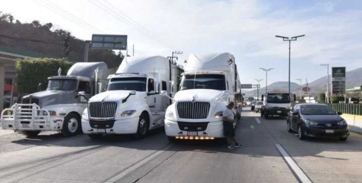 EU restringe visa a altos mandos de empresa mexicana de transporte por presuntamente operar rutas para migrantes