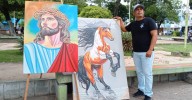 Pintor se gana la vida con sus obras en Machiques de Perijá