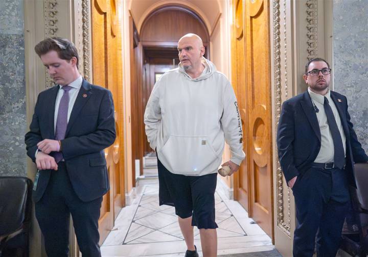 Fetterman, McCormick vote along party lines for competing Obamacare premiums solutions as both fail