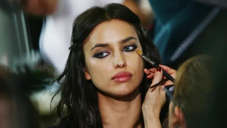 Tom Brady’s soaking wet supermodel ex flaunts tiny waist, chiseled core in teeniest string bikini