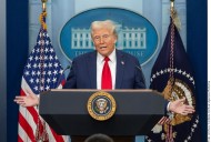 Abre Trump puerta a no renovar el actual T