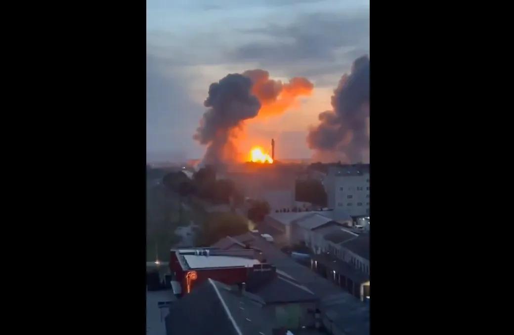 Thai F16s bomb Cambodian villages, Cambodia fires rockets on Thai hospital as clashes intensify