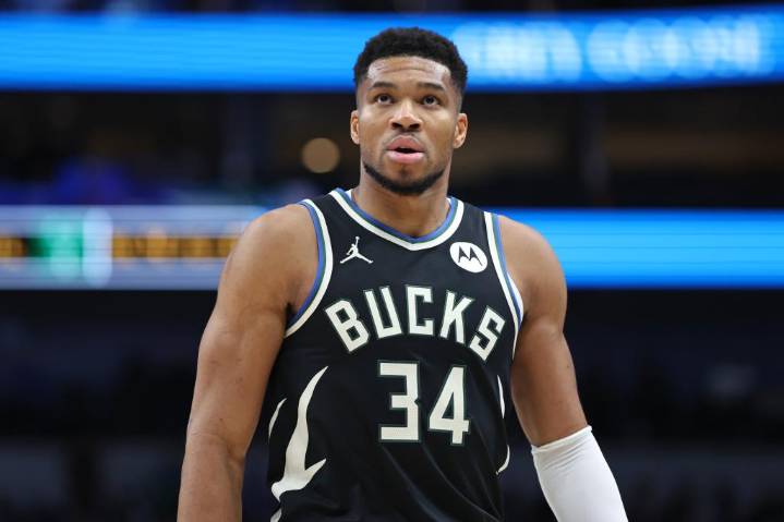 Giannis Antetokounmpo next team odds: Knicks, Spurs looming with potential Bucks trade in play
