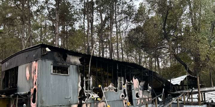 2 die in mobile home fire in Coushatta