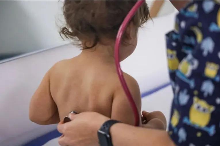 Tos convulsa: siete niños fallecieron en el año y suben los casos en el país