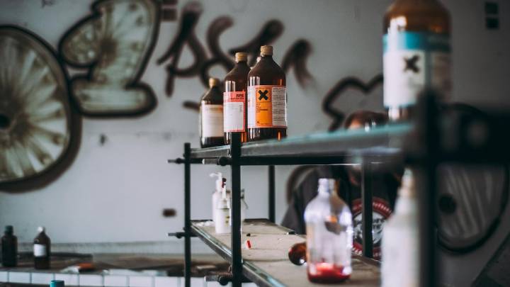 Nuevo giro en el caso de las niñas envenenadas con talio en Bogotá; familiares también presentan rastros del tóxico