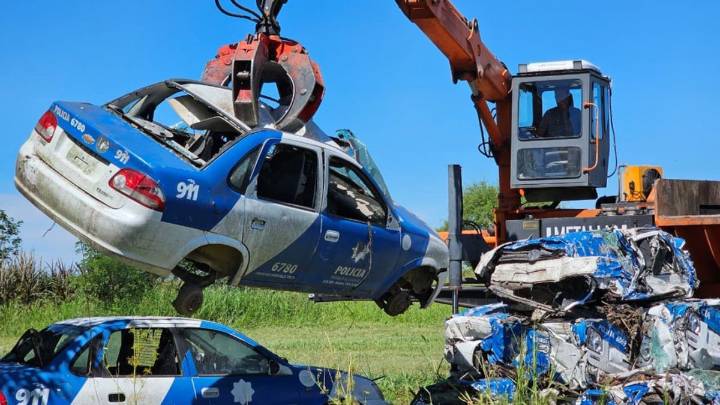 Provincia comenzó a compactar vehículos en el depósito policial del departamento San Justo