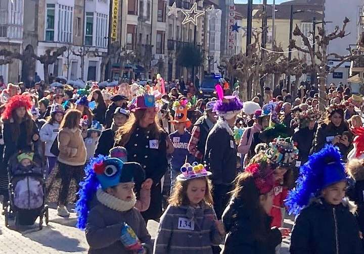 Reinosa se pone el sombrero en la fiesta más 'loca y divertida' del año
