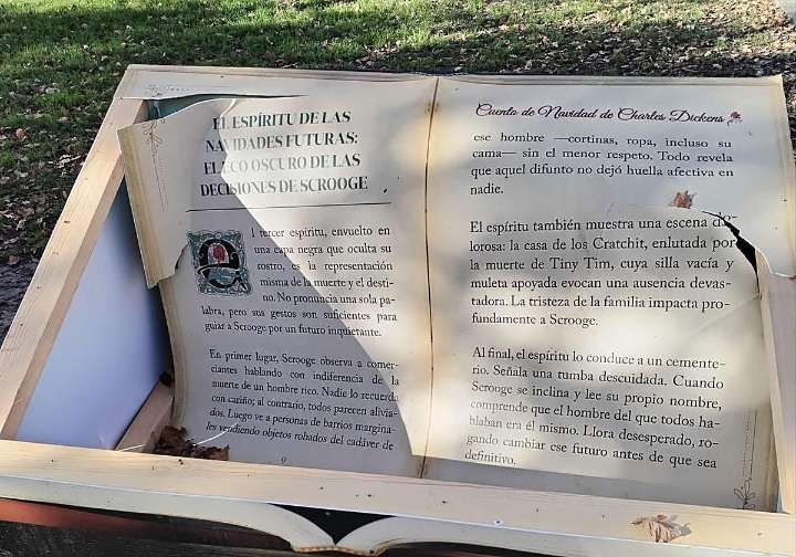 Dickens, vandalizado en la plaza de Europa, en Gijón