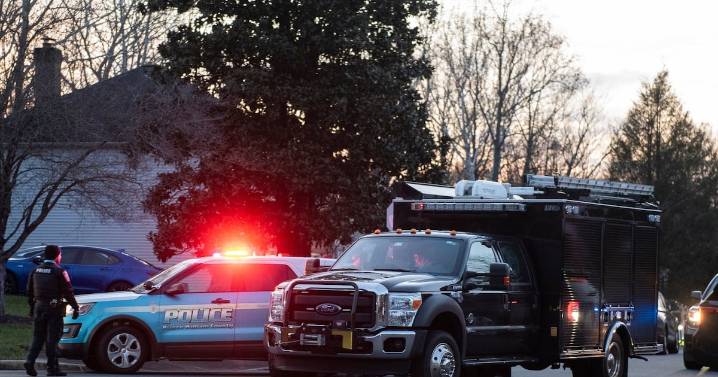 Suspect in D.C. pipe bomb case said to have confessed: AP sources say