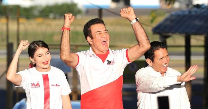 Los vínculos con Chile de Salvador Nasralla, el candidato presidencial que lidera por estrecho margen los escrutinios en Honduras
