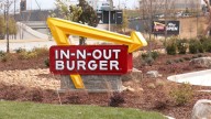 Thousands line up as In-N-Out opens in Tennessee