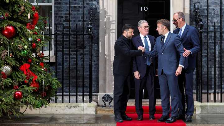 La reunión con Starmer, Macron y Merz deja "avances hacia la paz" según Zelenski, pero remarca que no cederá territorio