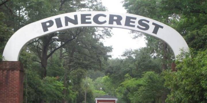 City of Pineville announces return of Pinecrest Christmas lights display