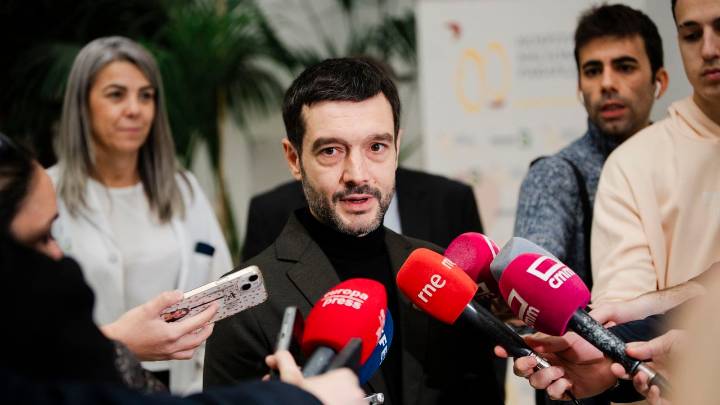 Bustinduy da un paso más y dice que el 90 % de las frutas y verduras de los hospitales deberán ser frescas y de temporada