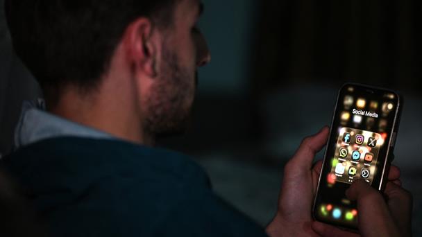 EEUU planea exigir historial de redes sociales a turistas exentos de visa