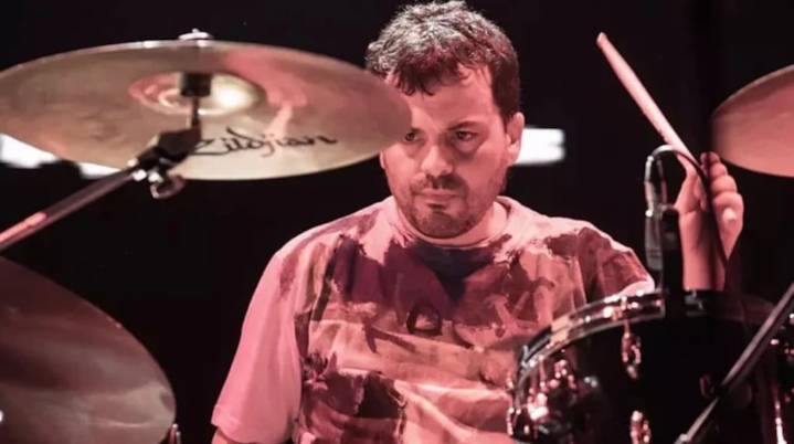 El baterista de Don Osvaldo dijo que llevaba una bomba en el aeropuerto de Mendoza y desató un escándalo