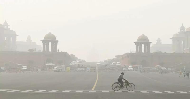 Heavy smog disrupts life in Delhi as airport issues passenger advisory