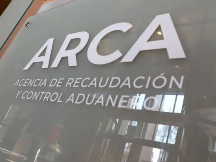 Denuncia de ARCA: allanan 32 propiedades en Canning por evasión impositiva agravada y posible lavado de activos