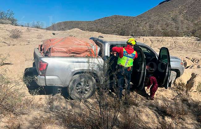 Intenta rebasar otro vehículo y provoca choque frontal en la carretera 57