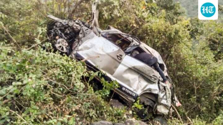 PM Modi condoles deaths of six after car plunges into 600