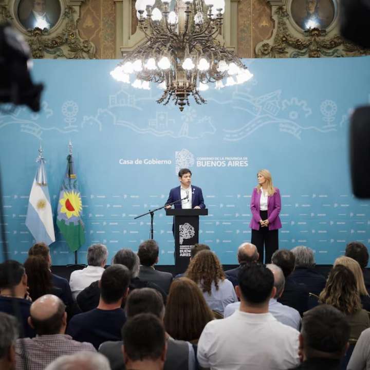 Kicillof hará una demostración de fuerza con intendentes y gremios para pedirle a la Legislatura que apruebe el endeudamiento