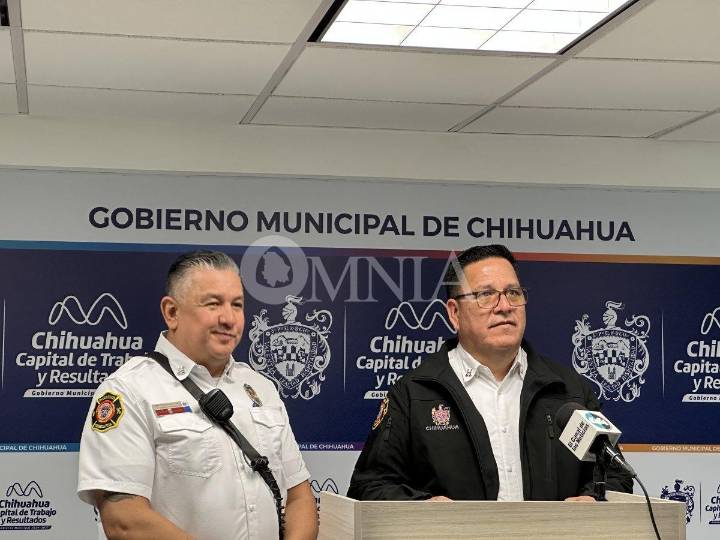 Invita bomberos a su campaña de juguetes denominada “El cuarto Rey Mago”