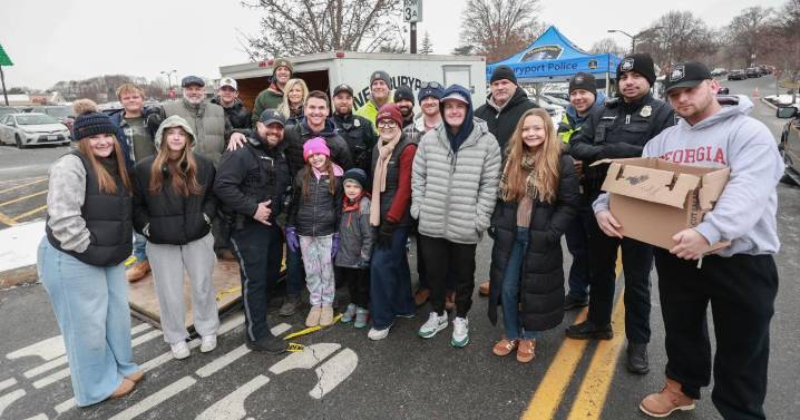 Port first responders collect food, toys for holidays