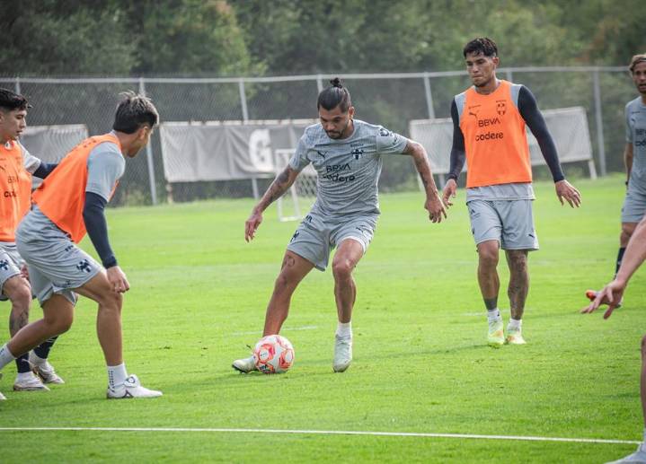 Es duda Tecatito Corona para Rayados vs Atlas
