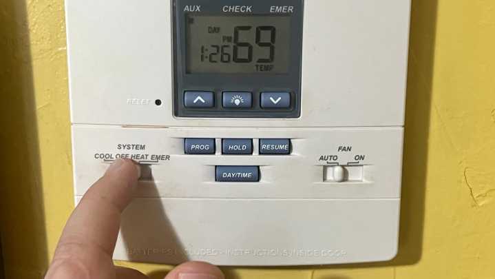 Put your thermostat on best temperature for winter to save money