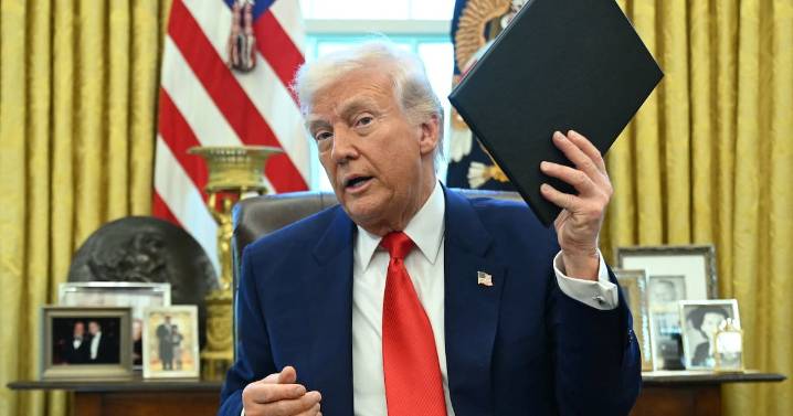 EE.UU. congela trámites migratorios y de ciudadanía para personas de 19 países considerados “de alto riesgo”