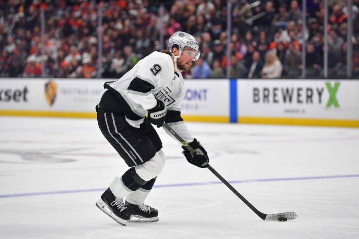Deadspin | Blackhawks, Kings to face off twice in three nights in LA