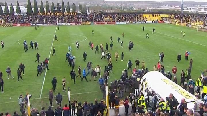 Incidentes, invasión y suspensión: el final en Madryn que impidió la premiación de Estudiantes de Río Cuarto