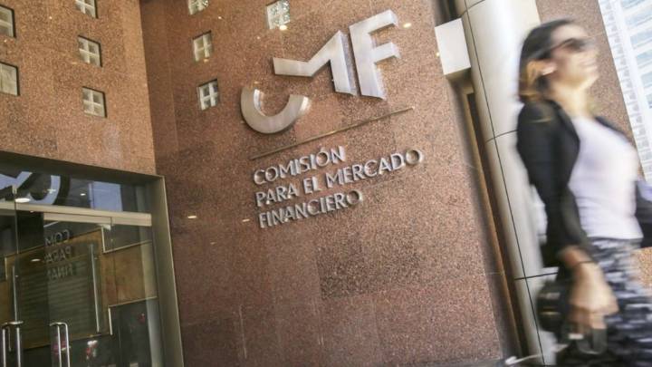 CMF alerta sobre apps fraudulentas que ofrecen créditos: Este es el listado