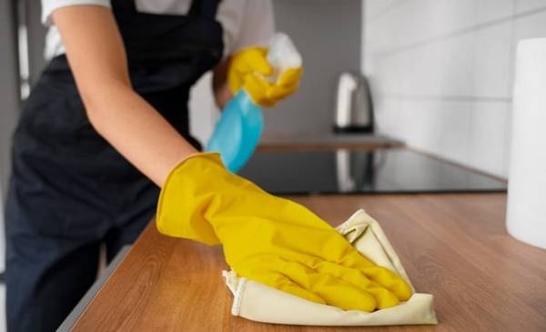 Empleo doméstico: oficializaron un aumento y bono para fin de año