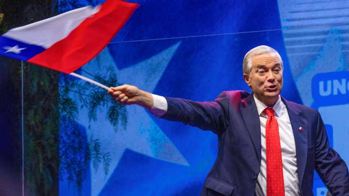 Candidato presidencial José Antonio Kast advierte a migrantes: Tienen 98 días para tomar sus cosas y salir de Chile