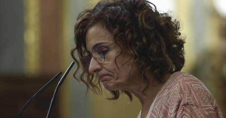 El último pleno del año retrata a un Gobierno sobrepasado por el tsunami