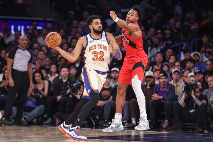 Knicks sidestep $150 million extension for star big man