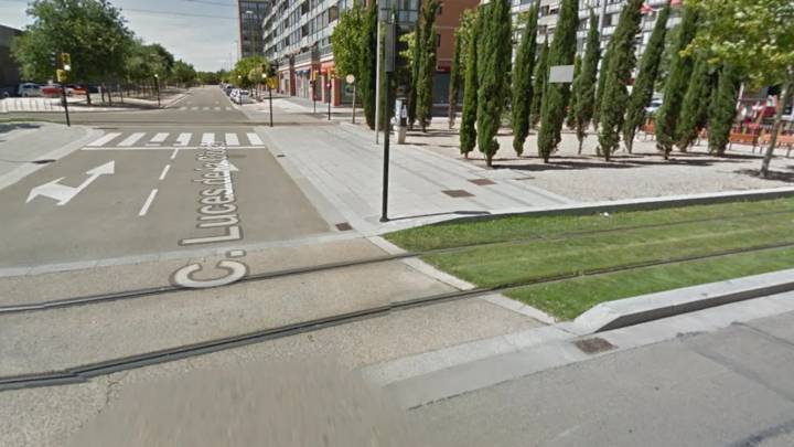 Un vehículo choca contra el tranvía en Valdespartera y se corta el servicio