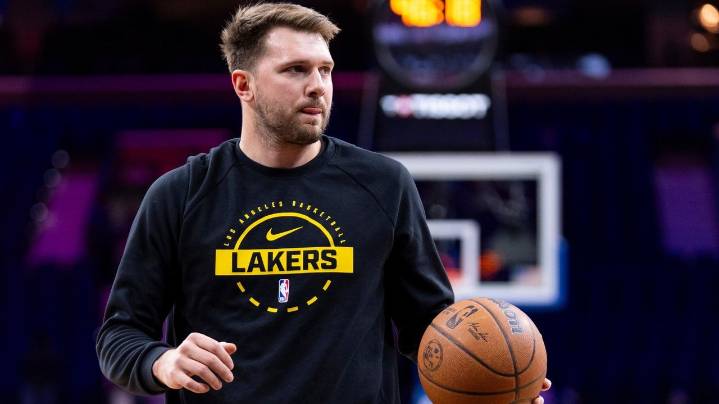 Doncic returns to Lakers' lineup following birth of daughter, James back from nagging sciatica
