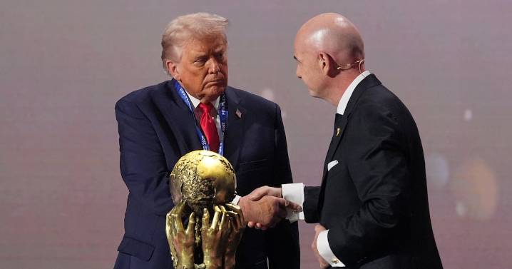 “Un líder que le importa la gente”: Infantino se rinde ante Trump y le entrega el premio FIFA de La Paz