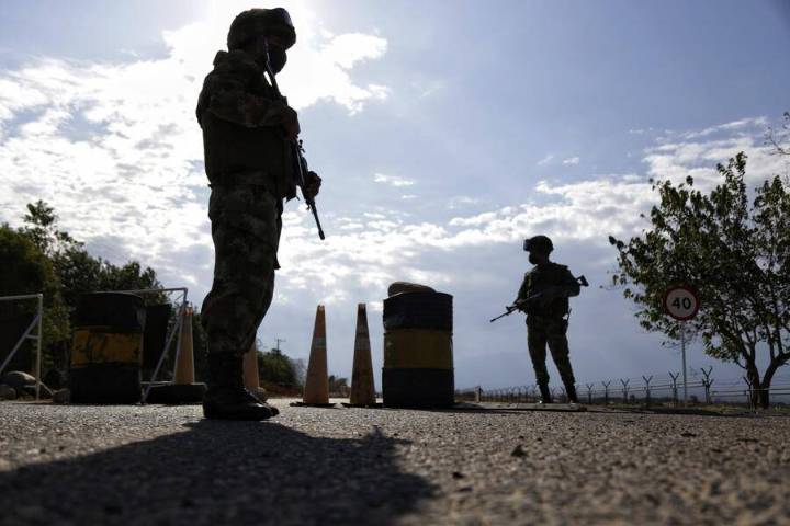 Se aprobó el proyecto de ley que prohíbe el reclutamiento y los mercenarios: colombianos no podrían ser engañados para ir a la guerra