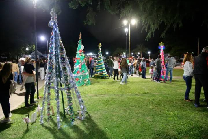 Más de 65 árbolitos y 70 emprendedores formarán parte del Paseo Navideño en General Ramírez
